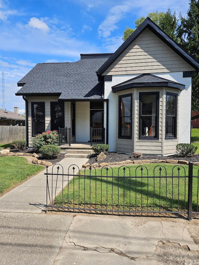 view of front facade featuring a front yard