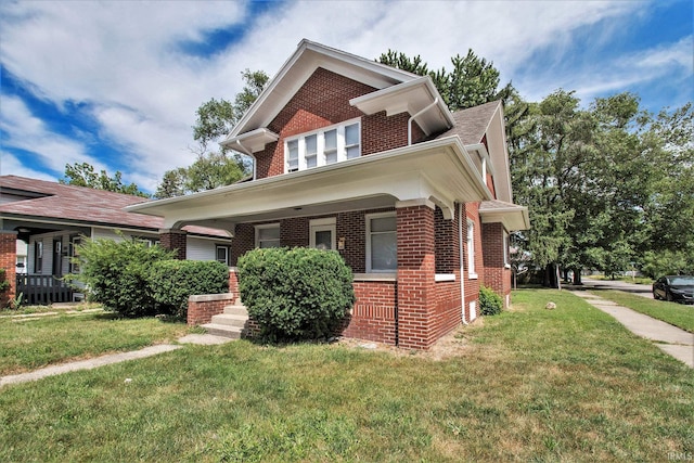 view of front of property with a front yard