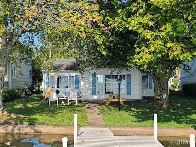 view of front of house with a front lawn