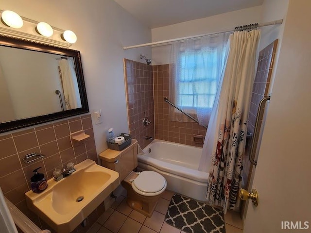 full bathroom with shower / bath combination with curtain, sink, backsplash, tile patterned floors, and toilet