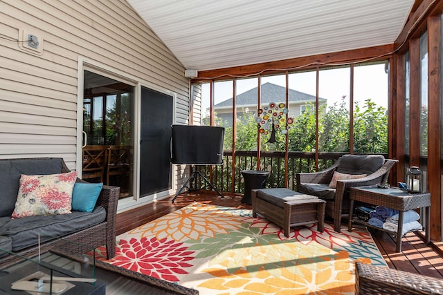 sunroom with vaulted ceiling