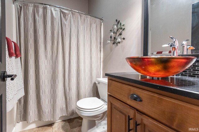 bathroom with vanity, curtained shower, and toilet