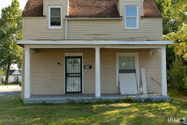 view of front of house with a front lawn