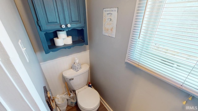 bathroom featuring toilet