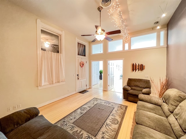 235 N Main St, Kokomo, IN 46901 - living room featuring light wood-style floors and a ceiling fan