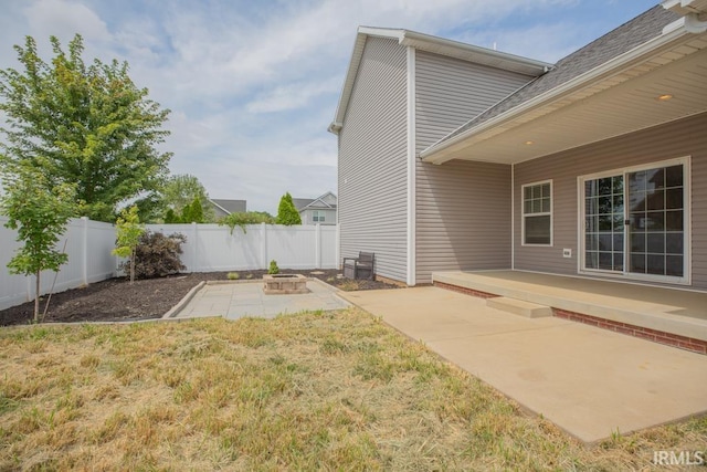 view of yard featuring a patio area, a fenced backyard, and a fire pit