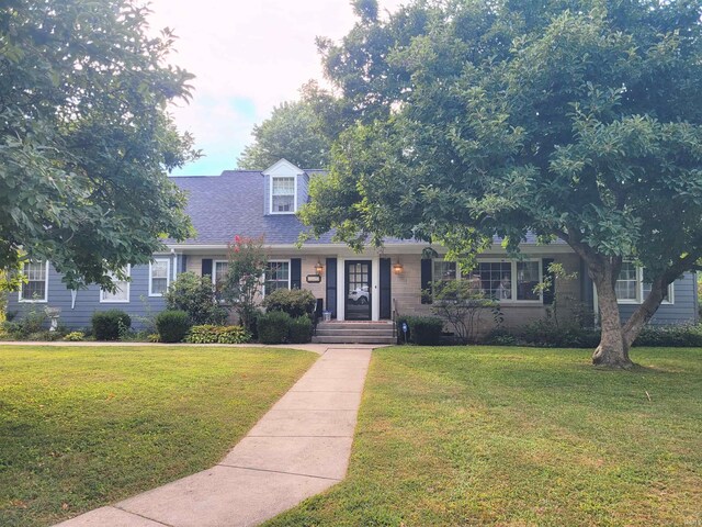 view of front facade with a front lawn