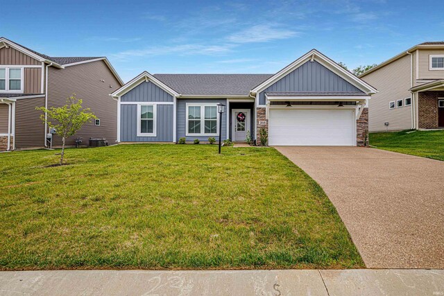 view of front facade featuring a front yard and a garage