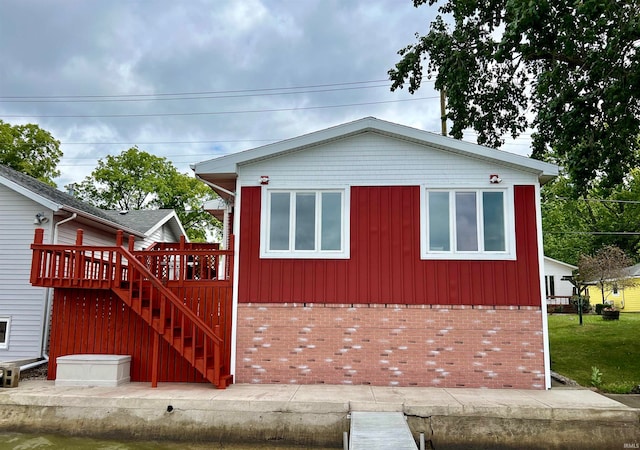 view of front of property with a deck and a front yard