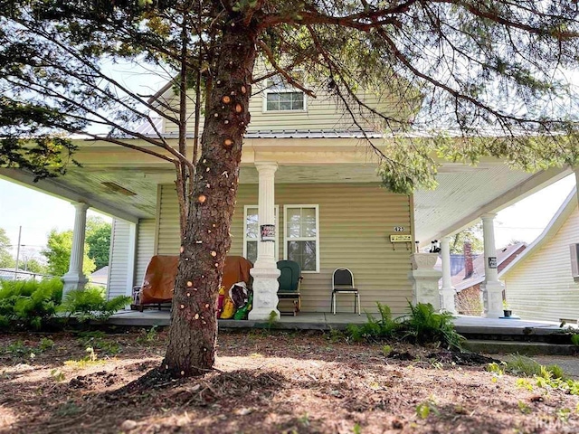 view of front facade with a porch