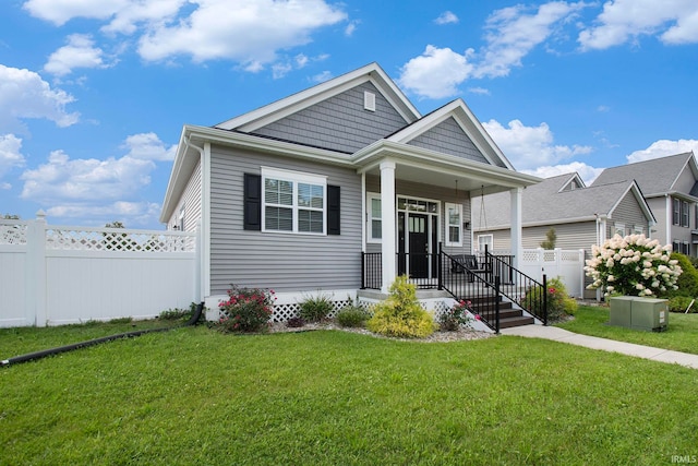 view of front facade featuring a front yard