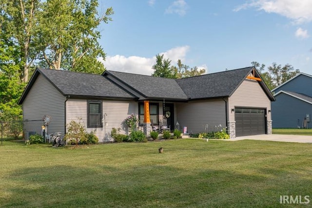 view of front of home featuring a front lawn and a garage