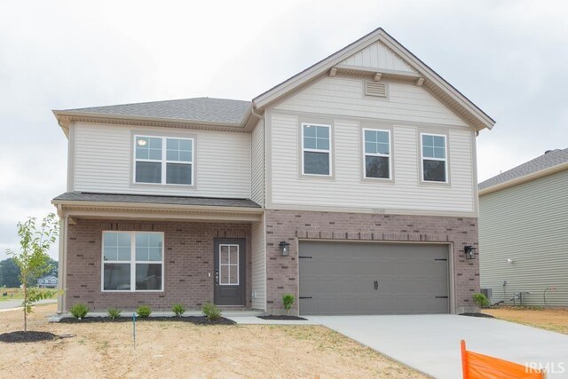 view of front facade featuring a garage