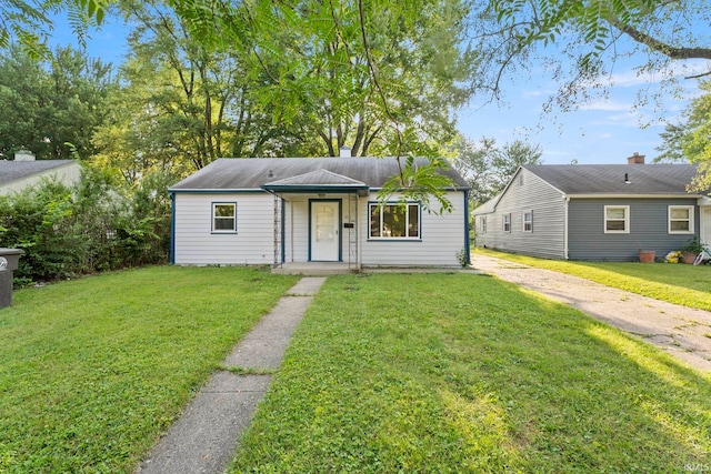 view of front of property with a front yard