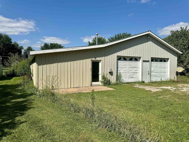 view of detached garage