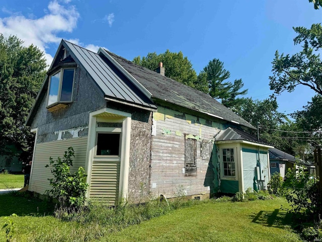 exterior space with a yard