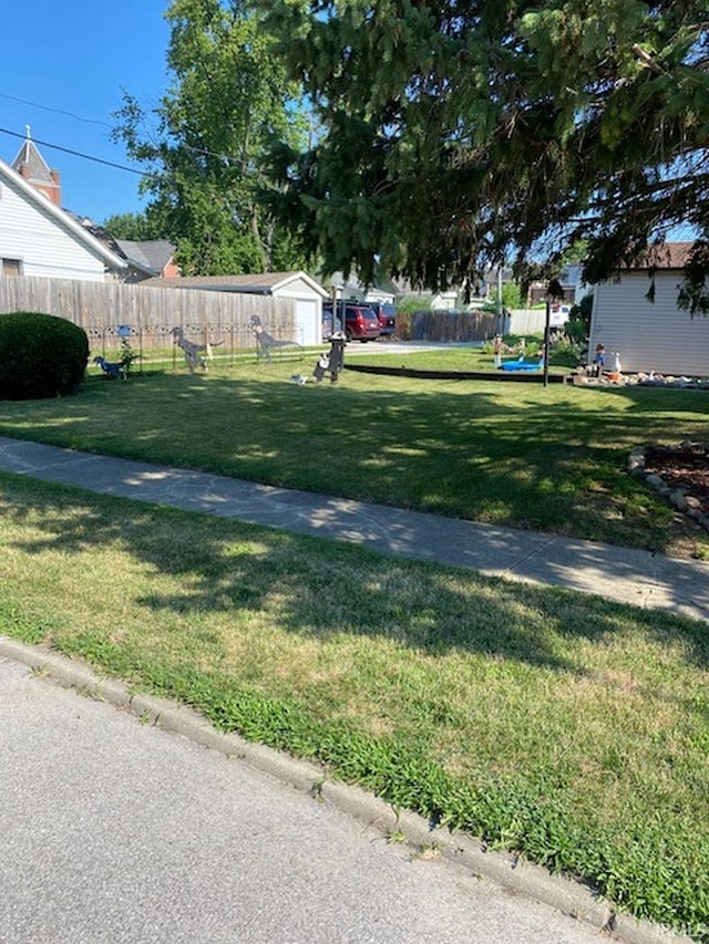 view of yard with a storage shed