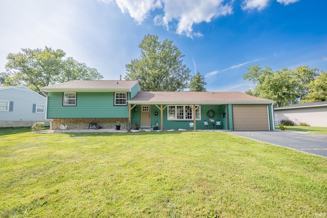 view of front of home featuring a garage and a front yard