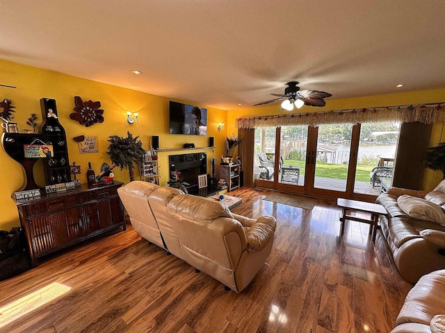 living area featuring recessed lighting, wood finished floors, and ceiling fan