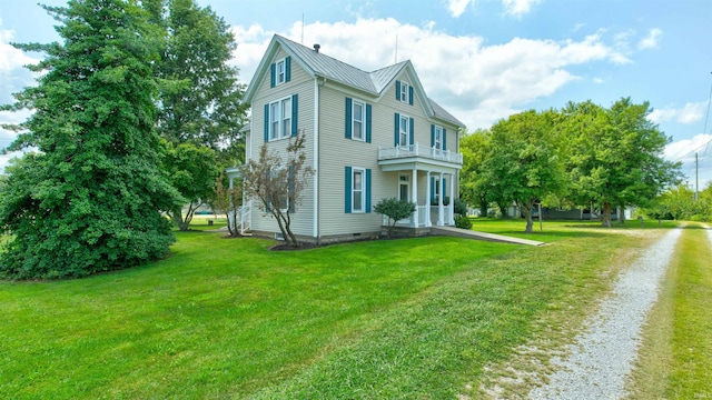 view of front of home with a front lawn