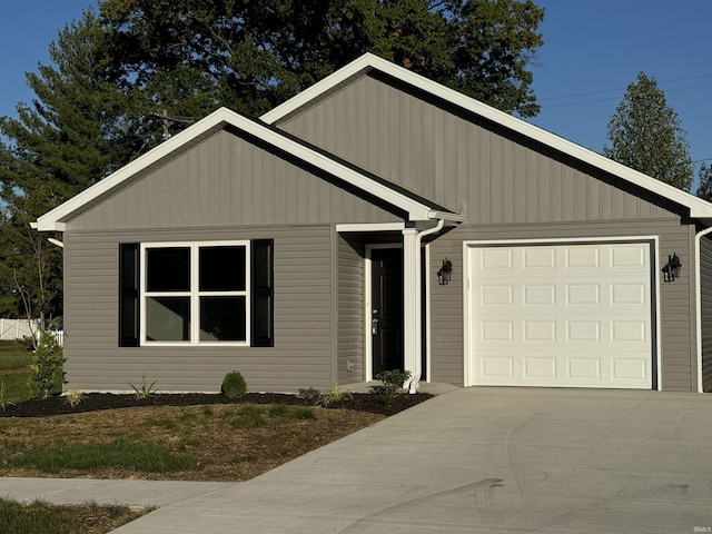 view of front facade featuring a garage and driveway