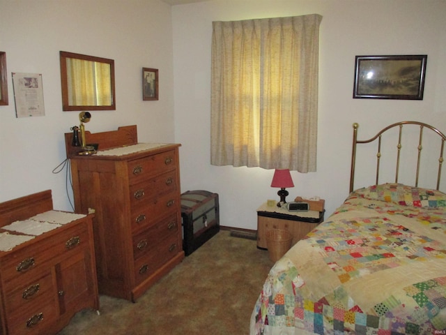 bedroom featuring carpet floors