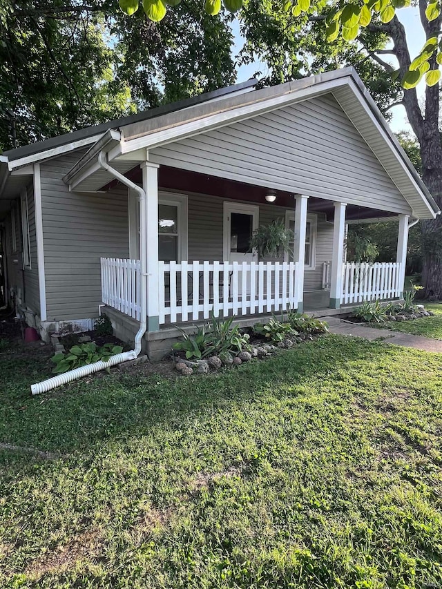 view of front of house with a porch and a front yard