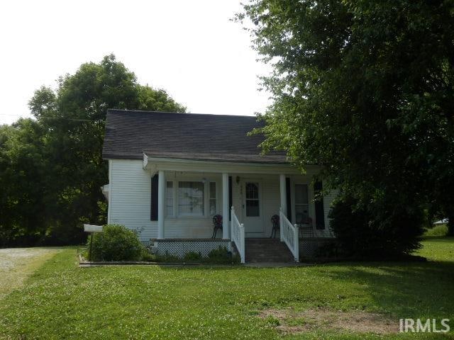 view of front of property with covered porch and a front lawn