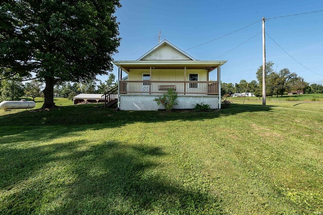 view of front of property featuring a porch and a front lawn