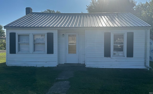 view of front of house with a front yard