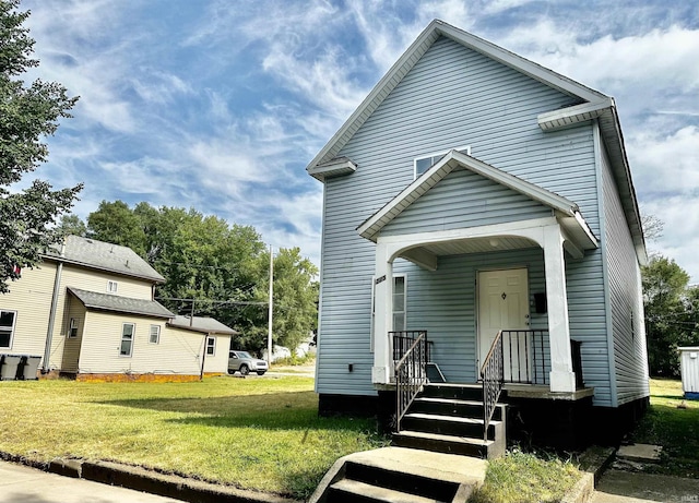 view of front facade with a front yard