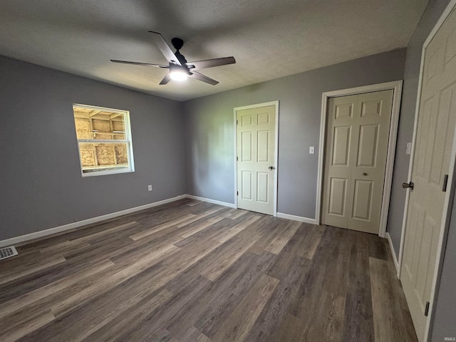 unfurnished bedroom with hardwood / wood-style flooring, a textured ceiling, and ceiling fan