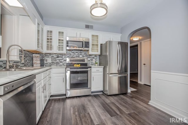 kitchen featuring a sink, stainless steel appliances, light countertops, and white cabinetry