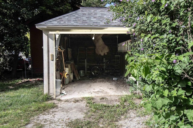 view of outdoor structure with an outdoor structure