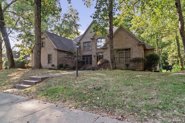 view of front of house with a front lawn