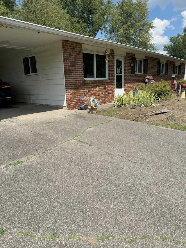 view of front of property featuring a carport