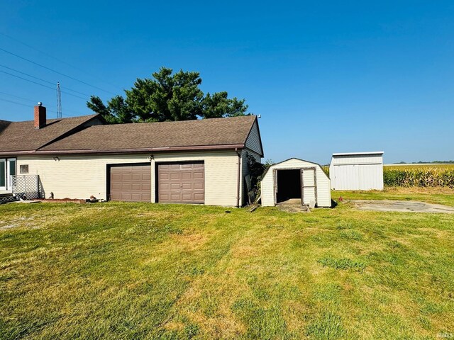 exterior space featuring a front yard