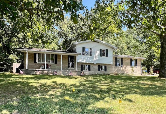 tri-level home featuring a front lawn