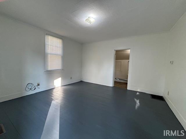 empty room featuring baseboards