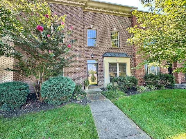 6182 Glenview Dr, Newburgh, IN 47630 - multi unit property featuring a front yard