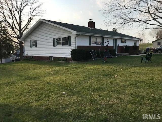 back of house featuring a yard