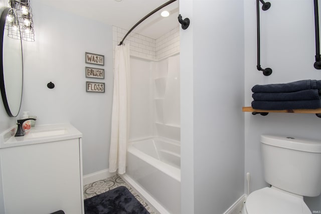 bathroom featuring baseboards, shower / bathtub combination with curtain, toilet, and vanity