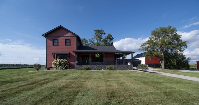 view of front facade featuring a garage, driveway, and a front yard