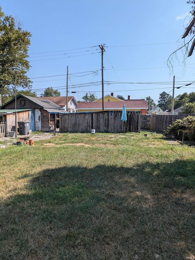 view of yard featuring fence