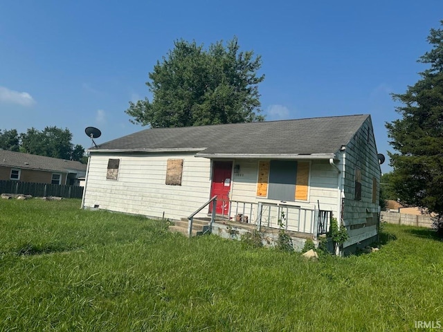 view of front of property with a front lawn