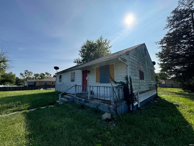 view of front of property with a front lawn