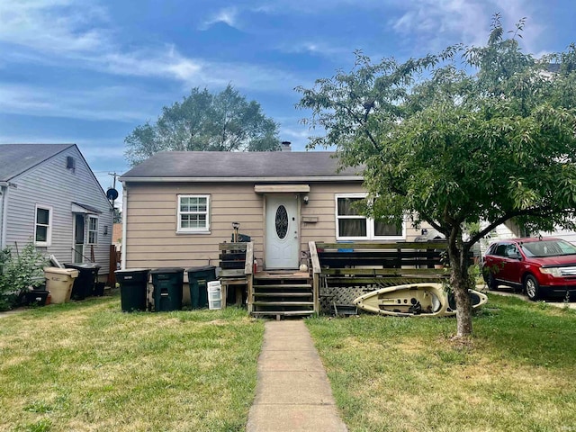 view of front of house with a front lawn