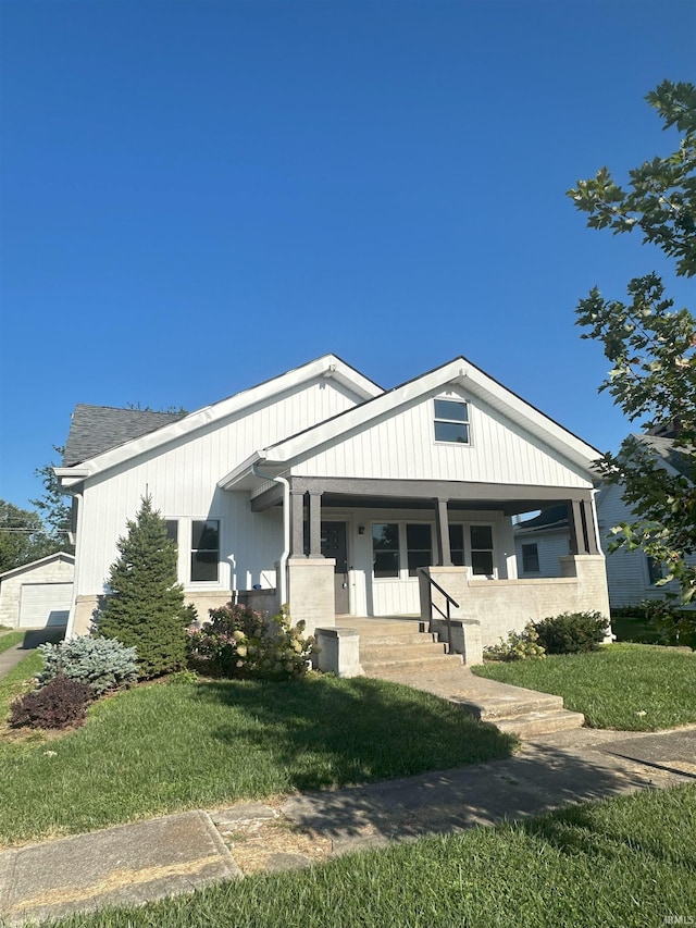 view of front of property with covered porch and a front lawn