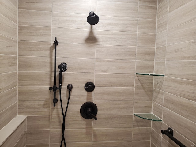 bathroom featuring tiled shower