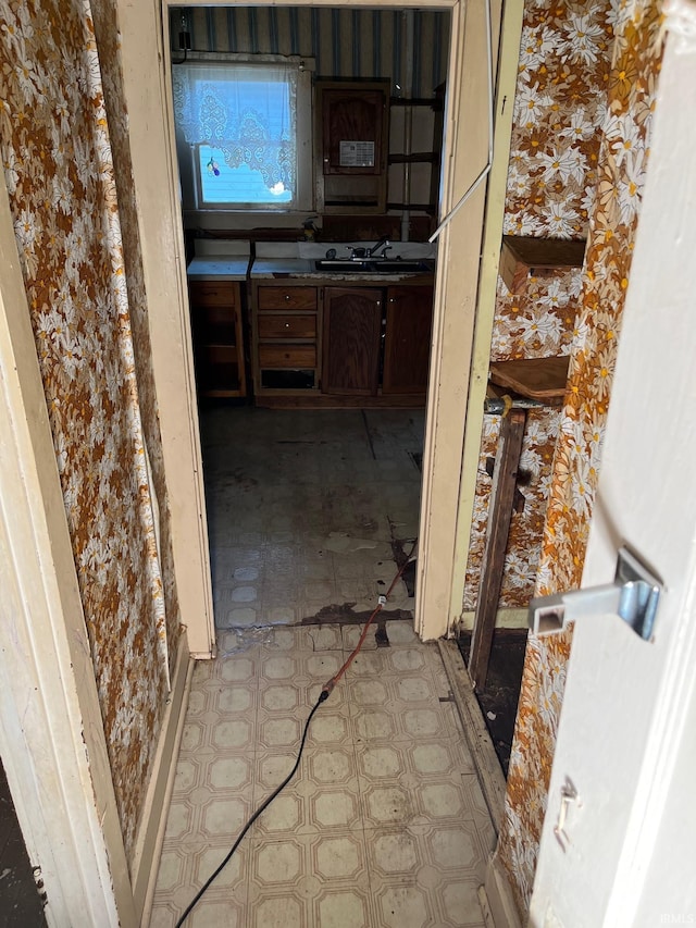 bathroom featuring sink